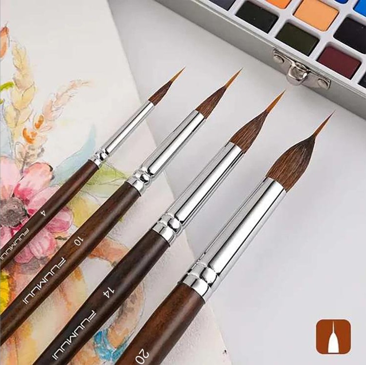 Fuumuui Sable Brushes extended point brush being used for detailed watercolor painting